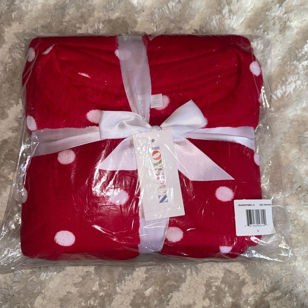 NEW - Women’s red polka dot fleece pjs - size small